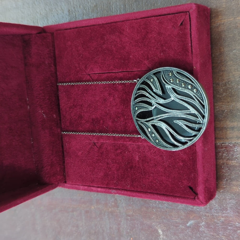 Black and Silver Round Pendant Necklace Marquesite